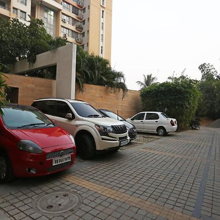 Capital O 10212 Hotel West Willows Xanadu Kolkata Exterior photo