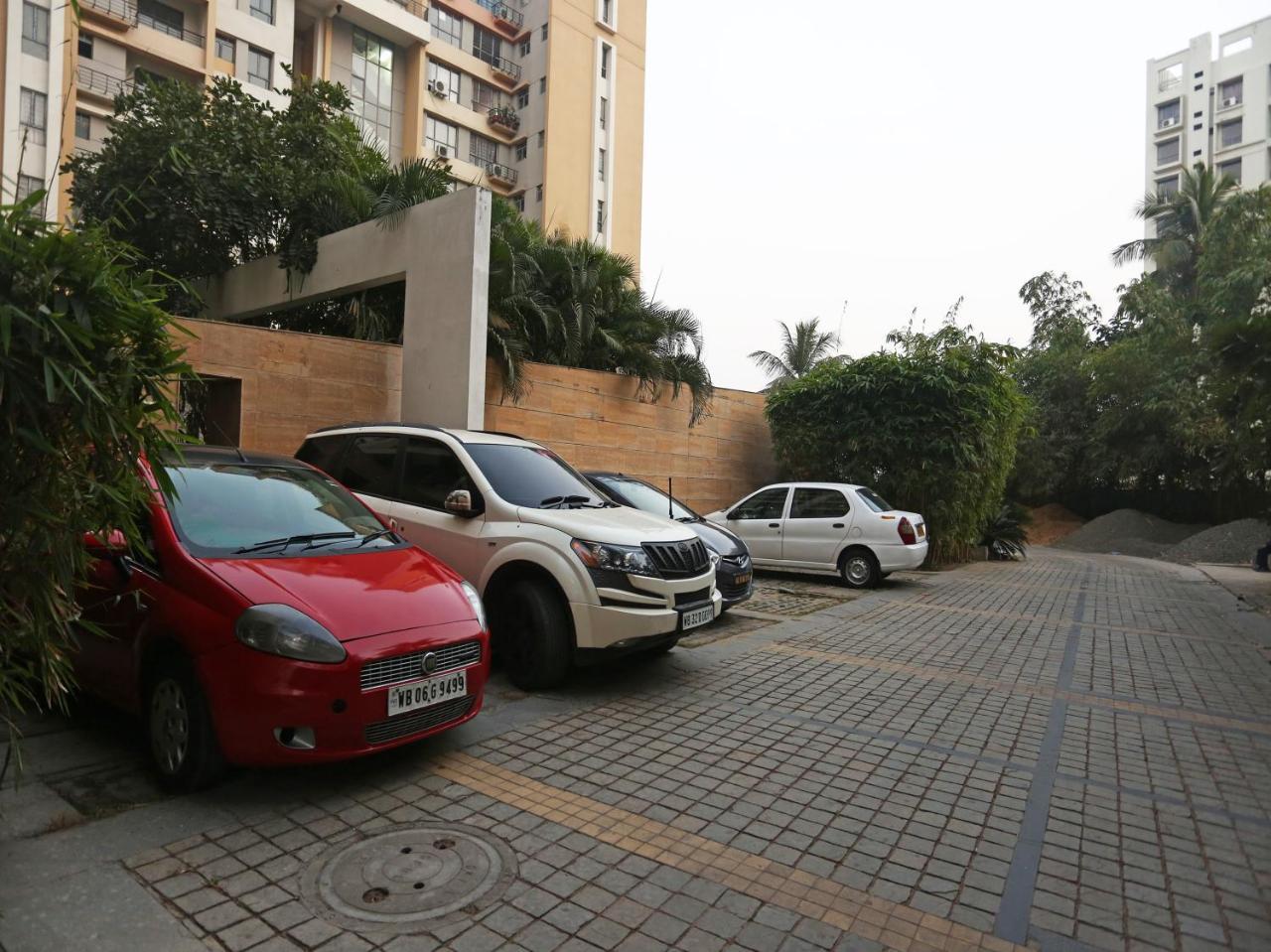 Capital O 10212 Hotel West Willows Xanadu Kolkata Exterior photo