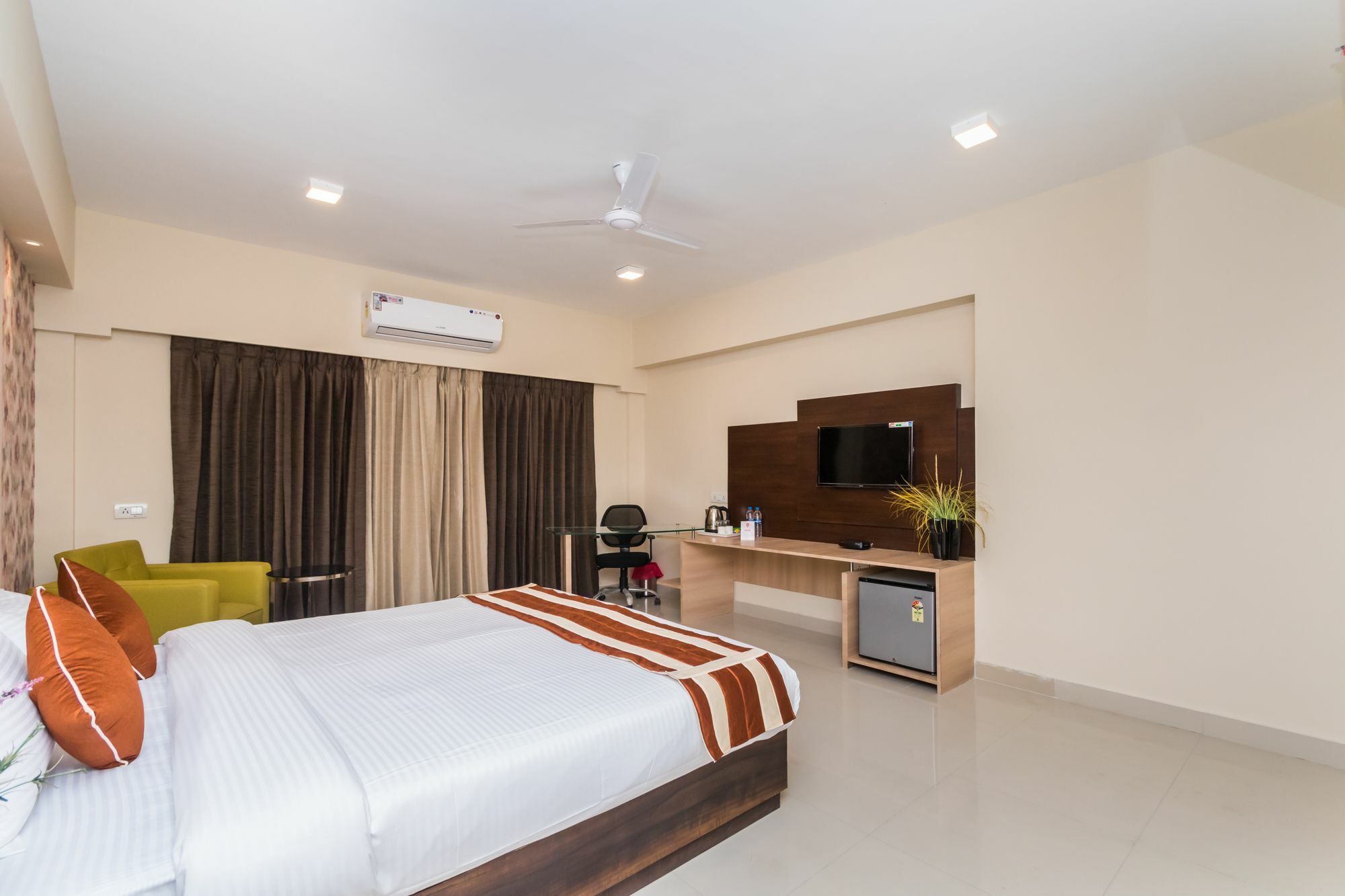 Capital O 10212 Hotel West Willows Xanadu Kolkata Exterior photo