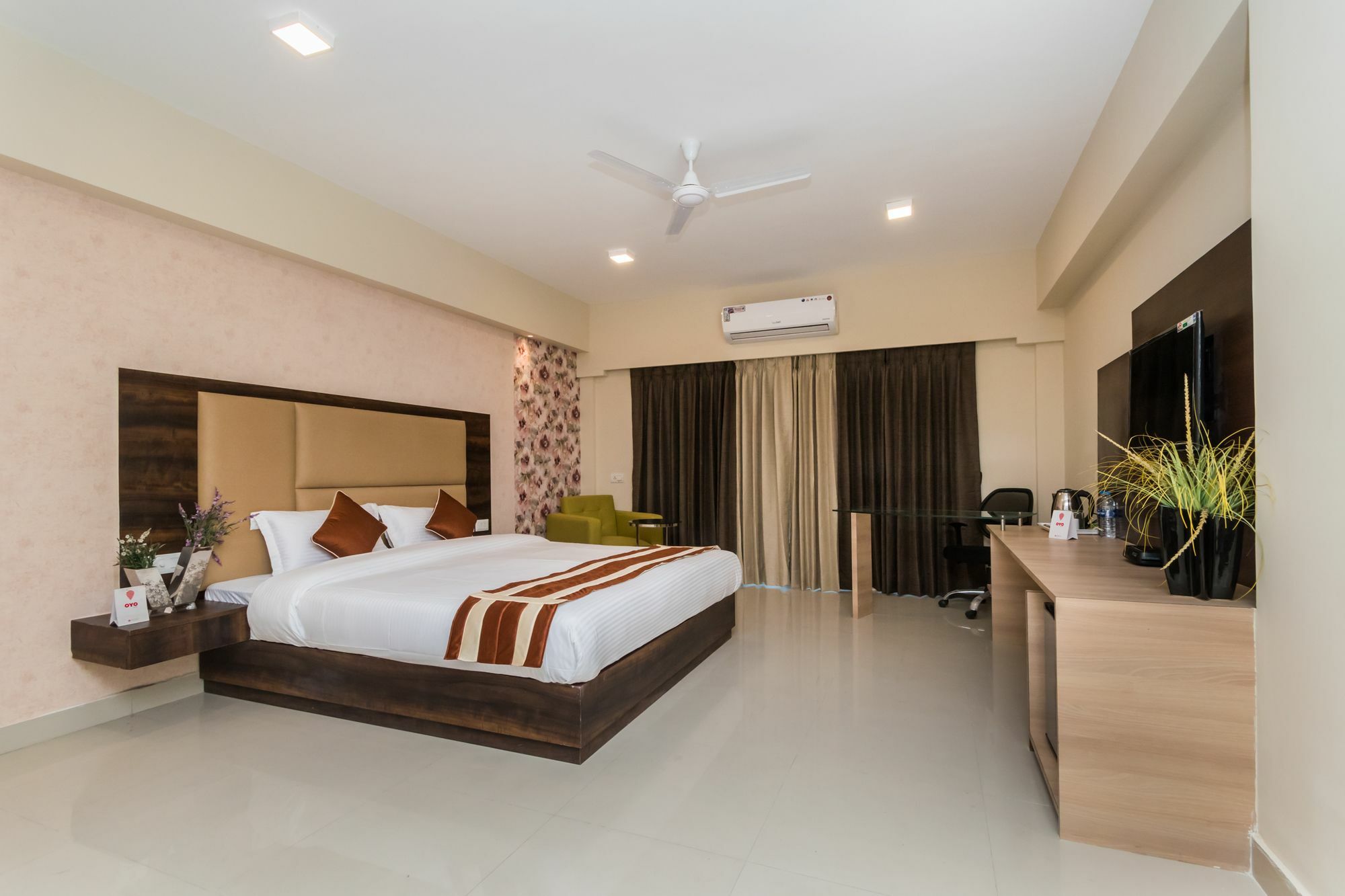 Capital O 10212 Hotel West Willows Xanadu Kolkata Exterior photo