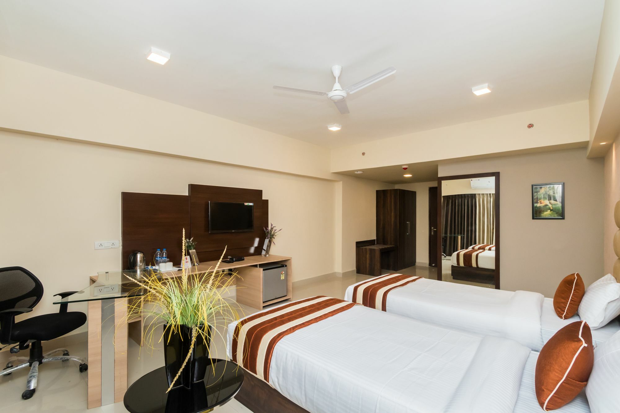Capital O 10212 Hotel West Willows Xanadu Kolkata Exterior photo